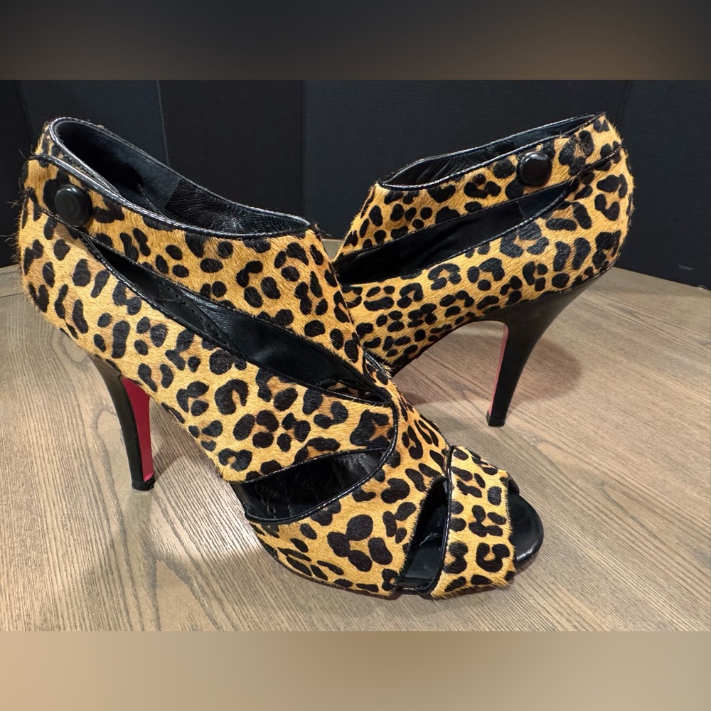 Betsey Johnson:Carlos Leopard Print Peep-Toe Stiletto Cutout Vero Cuoio Size 9.5